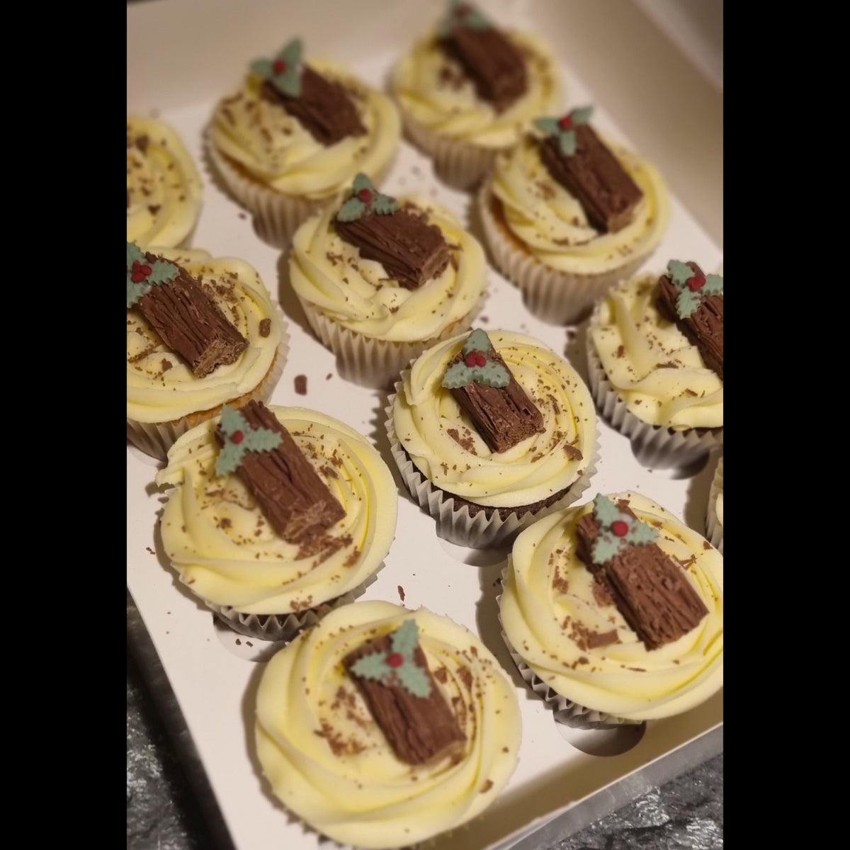 🧁 Christmas Cupcake Box – Pre-Order