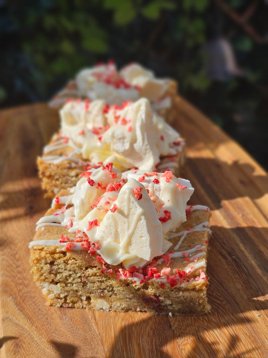 Eton mess cookie slice